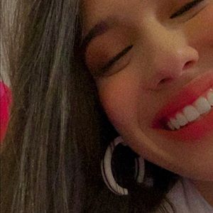 Meet your Posher, Alejandra